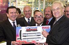 У канцлера Германии тоже есть железная дорога PIKO.
